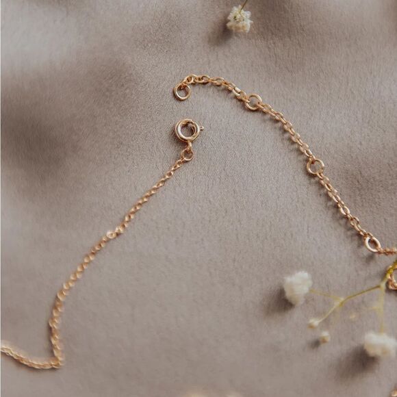 ROCK N ROSE - GOLD PLATED SCRIPT ZODIAC PISCES NECKLACE - Picture 9 of 10